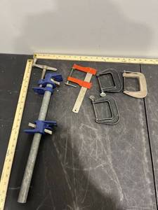 lot 1241 image: Bundle of C-Clamps & Pipe Clamp