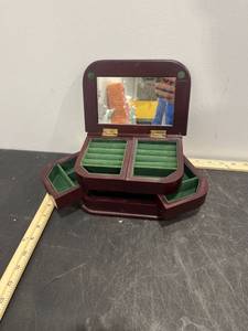 lot 1242 image: Jewelry Box