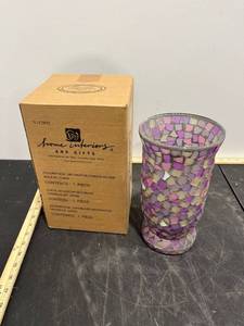 lot 1251 image: Home Interiors and Gifts Decorative CandleholderVase