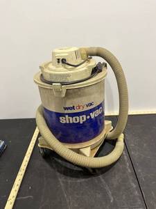 lot 1267 image: 6 Gallon Shop Vac (Powers On)