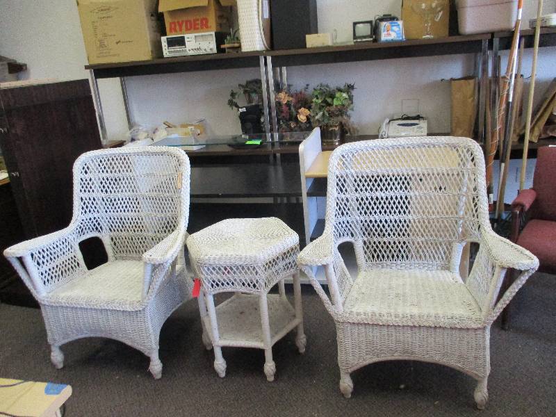 lot 1619 image: Wicker Patio Set