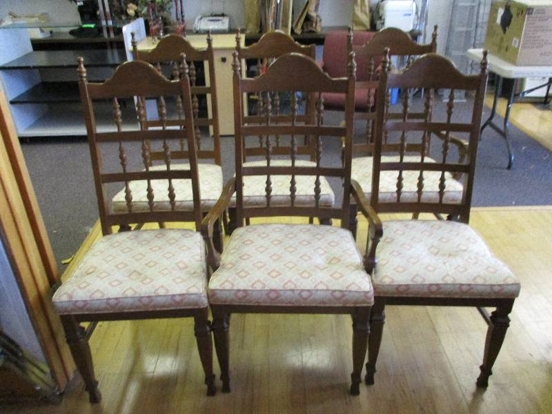 lot 1616 image: Lot of Dining Room Table Chairs