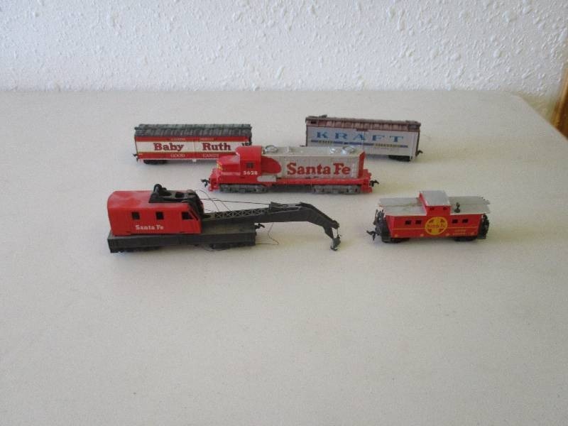 lot 1601 image: Lot of HO Train CarsEngine