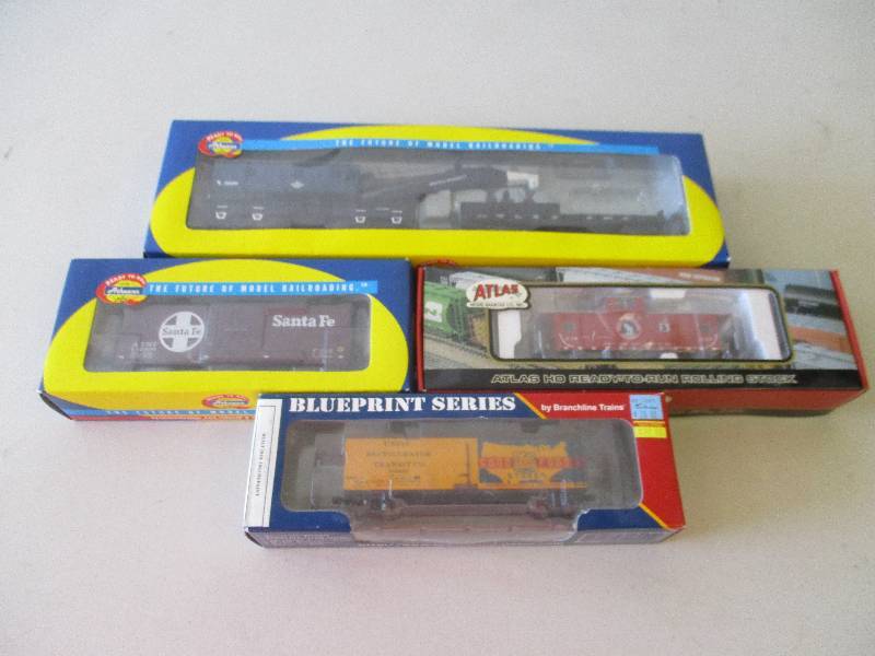 lot 1590 image: Lot of HO Train Cars