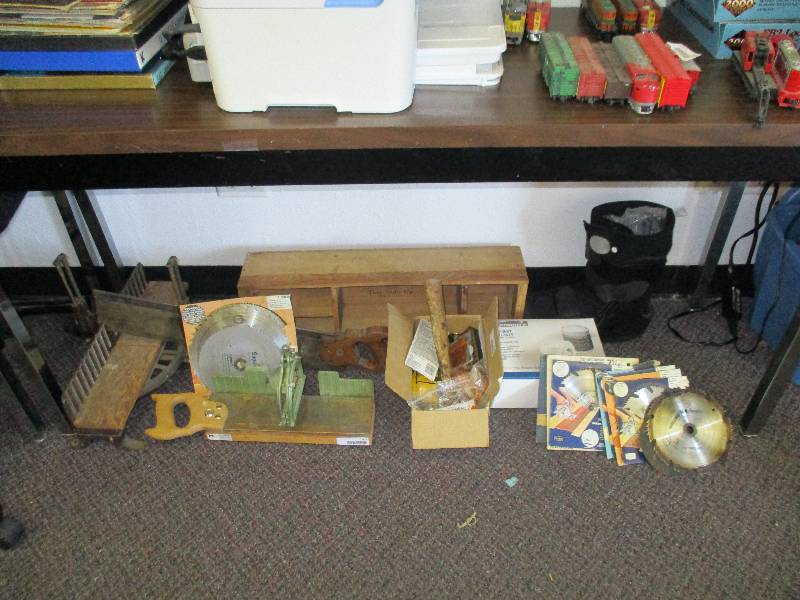 lot 1576 image: Large Lot of Tools