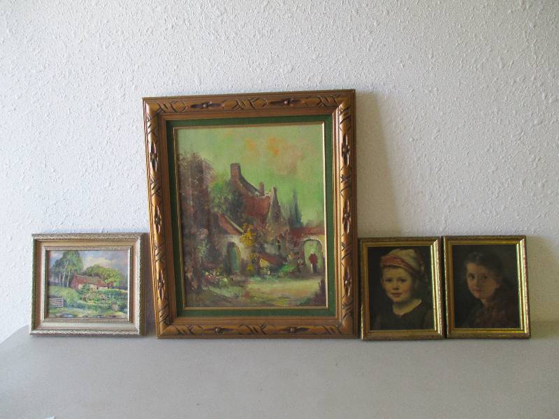 lot 1677 image: Lot of Wall Art