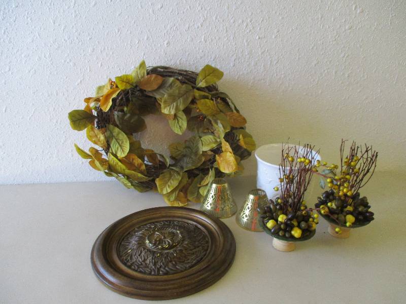 lot 1675 image: Lot of Home Dcor