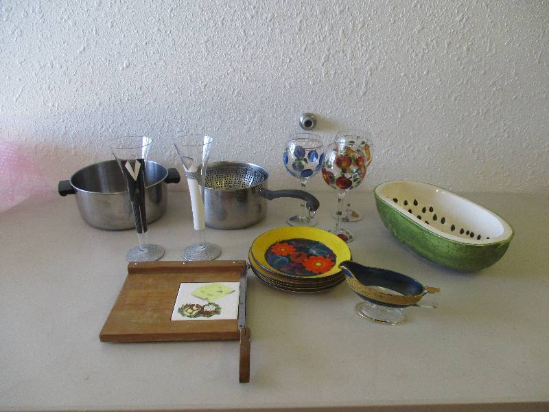 lot 1674 image: Lot of Kitchen Items
