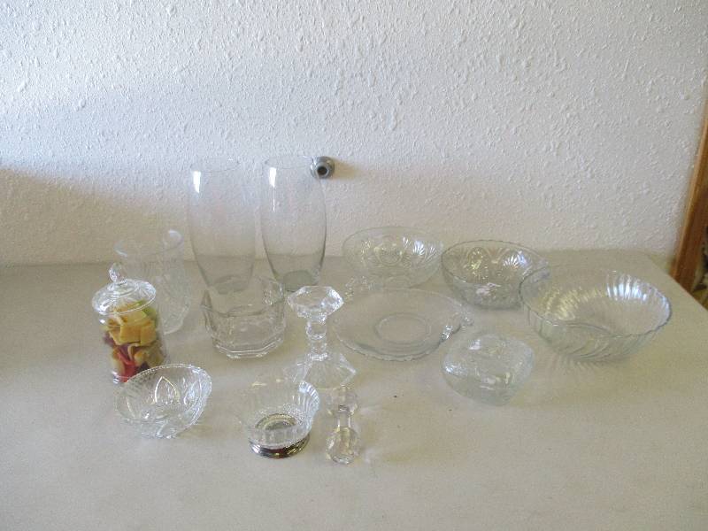 lot 1640 image: Lot of Glassware