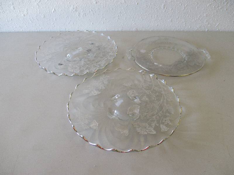 lot 1643 image: Lot of Ornate Plates