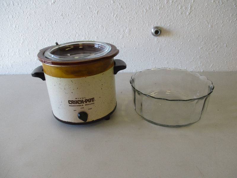 lot 1644 image: Crock Pot