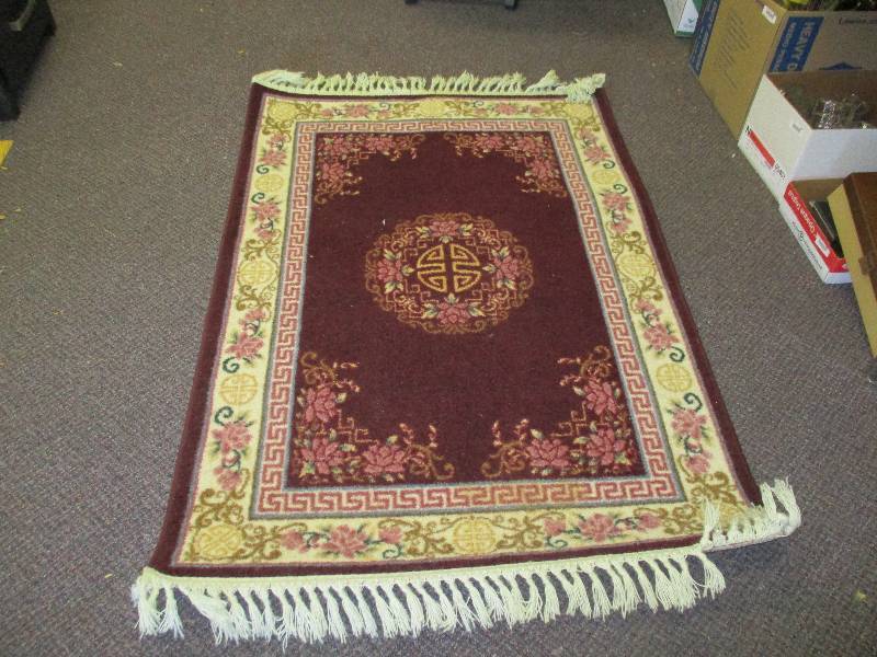 lot 1554 image: Area Rug