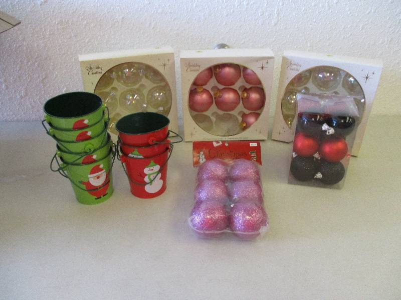 lot 1697 image: Christmas Lot
