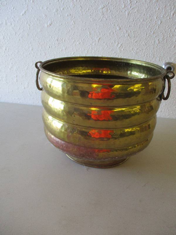 lot 1699 image: Brass Planter