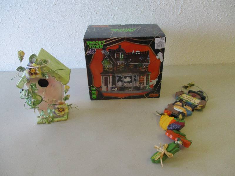 lot 1700 image: Home Dcor Lot