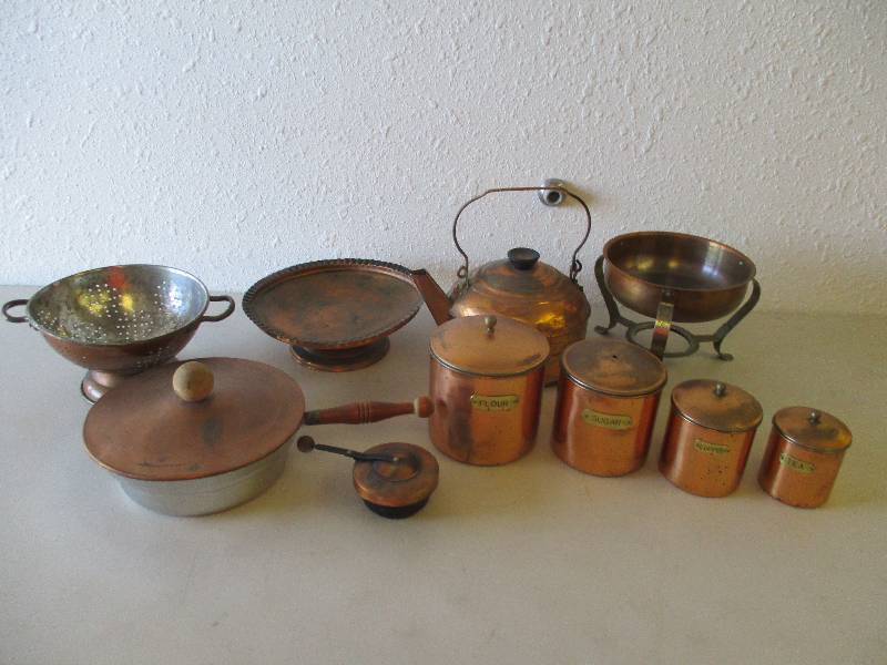 lot 1724 image: Large Copper Items Lot