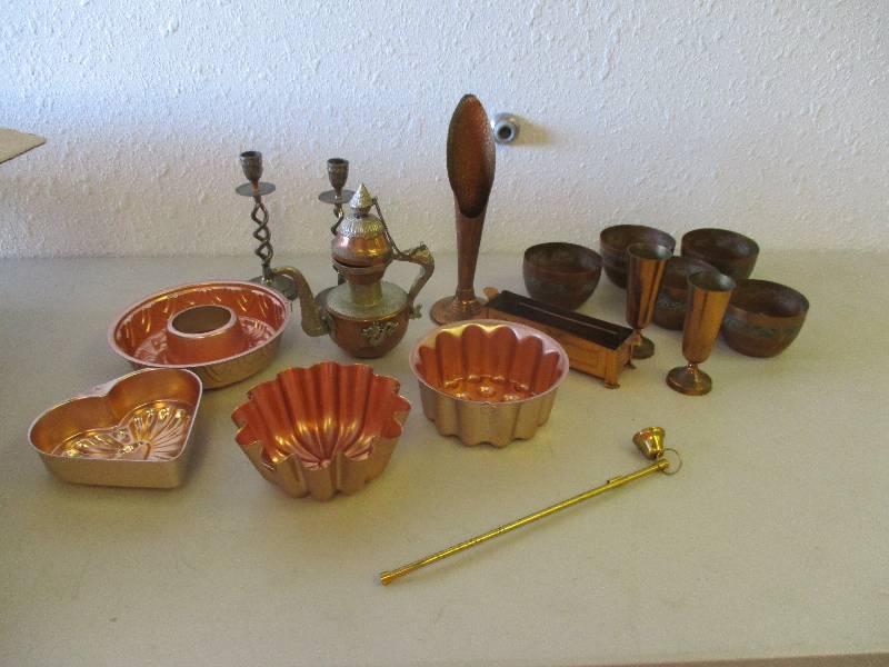 lot 1725 image: Large Copper Items Lot