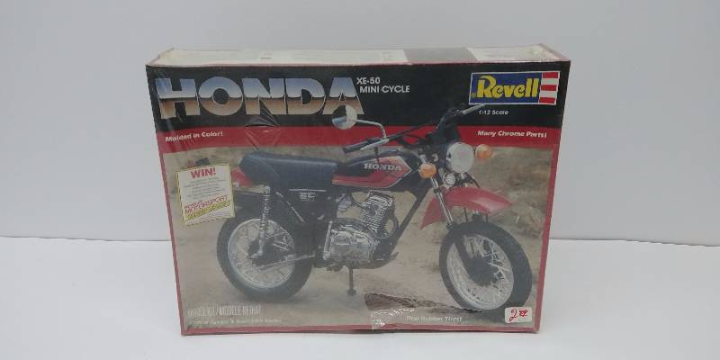 lot 4010 image: Revell Honda Model