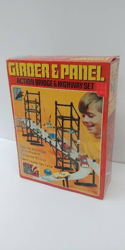 lot 4023 image: Girder and Panel Set