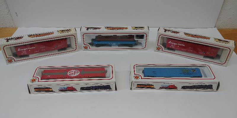 lot 4063 image: HO Scale Train Car Lot