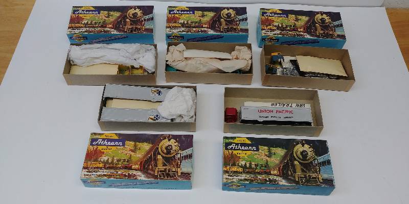 lot 4069 image: HO Scale Train Car Lot