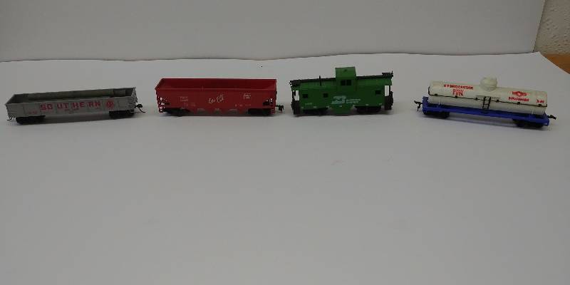 lot 4092 image: HO Scale Train Car Lot