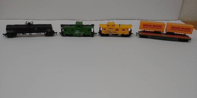lot 4093 image: HO Scale Train Car Lot