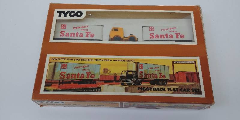 lot 4099 image: HO Scale Train Car Lot