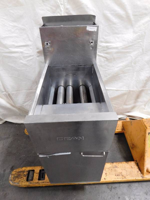 lot 33 image: Dean Single Bay Fryer 35 Pound