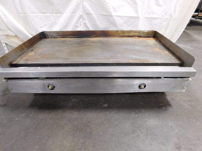 lot 38 image: 4 Foot Flat Top