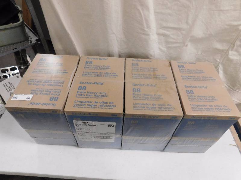 lot 60 image: Lot of Scotch-Brite Heavy Duty Scrubbing Pads