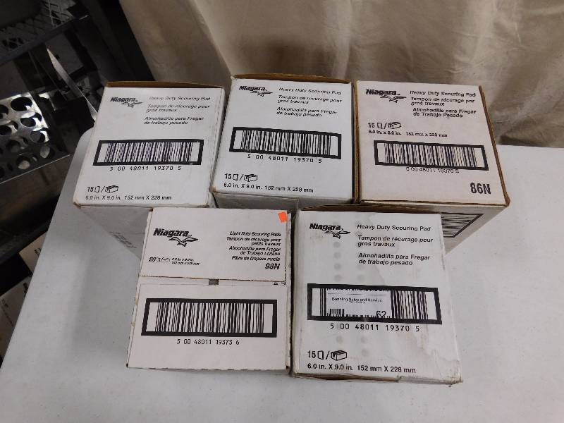 lot 62 image: Lot of Niagara Scouring Pads