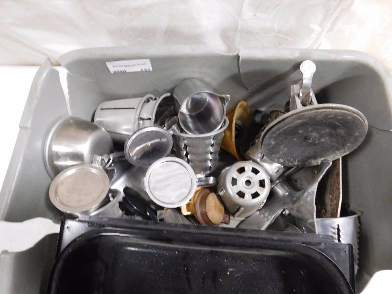 lot 121 image: Lot of Metal Kitchenware