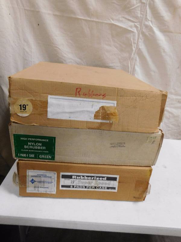 lot 122G image: Lot of 21 Floor Pads