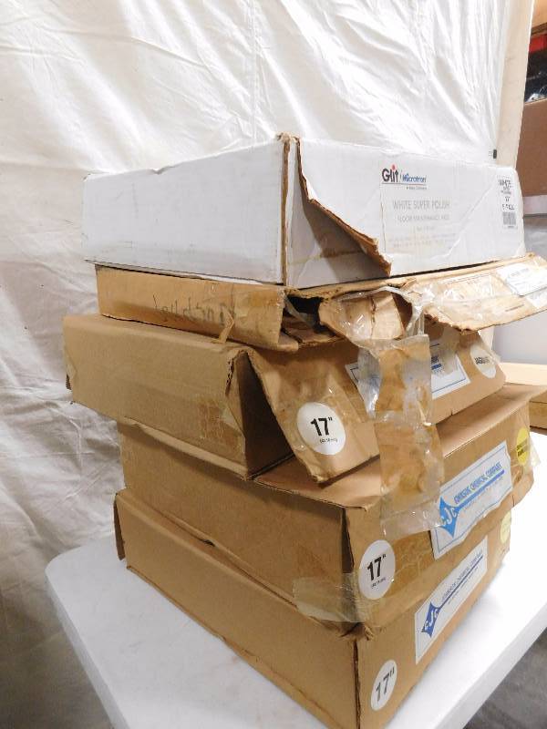 lot 122K image: Lot of 17 Floor Pads