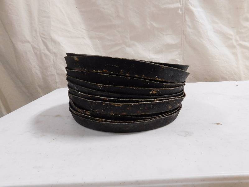 lot 126 image: Lot of Pizza Pans