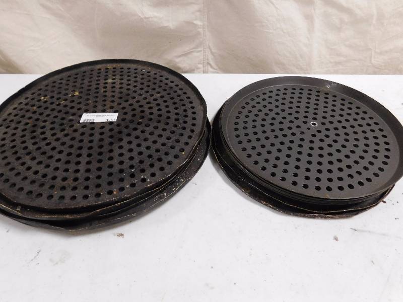 lot 133 image: Pizza Screens