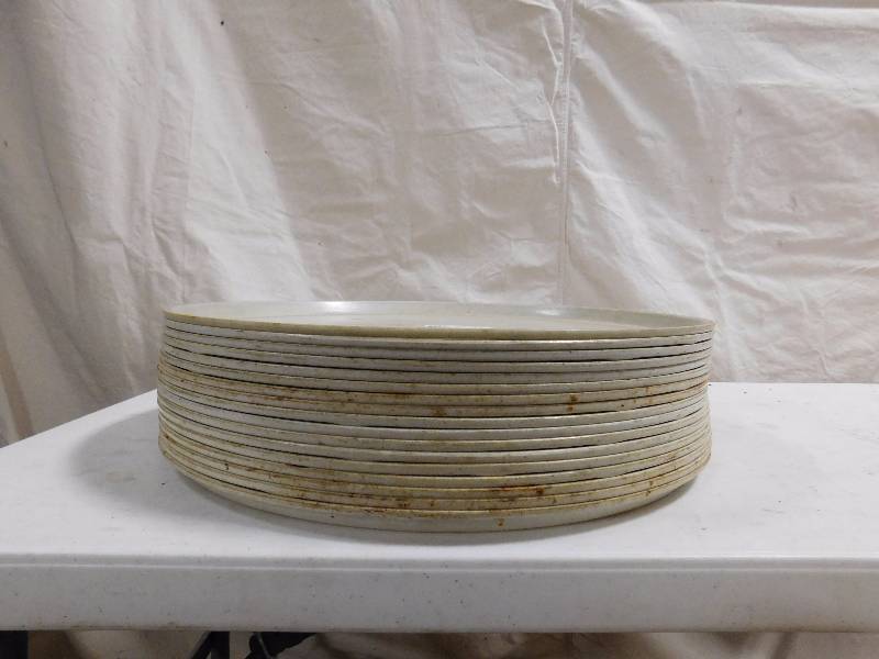 lot 125B image: Lot of Plastic White Trays