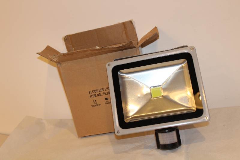 lot 4005 image: Led 30 Wats Flood Light