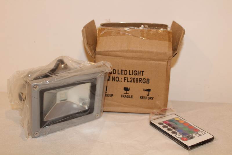 lot 4006 image: Led 10 Wats Flood Light With Remote control
