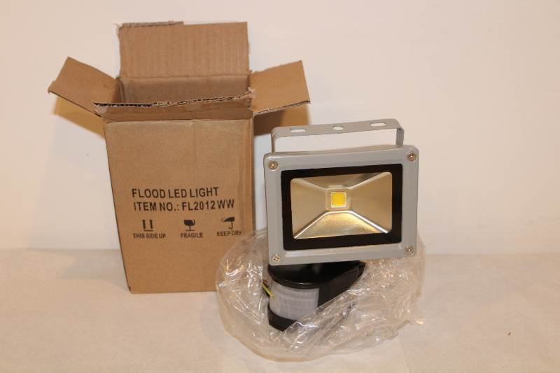 lot 4007 image: Led 10 Wats Flood Light With Sensor