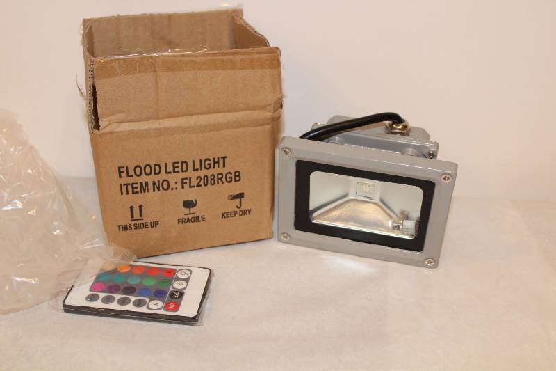 lot 4008 image: Led 10 Wats Flood Light With Remote control