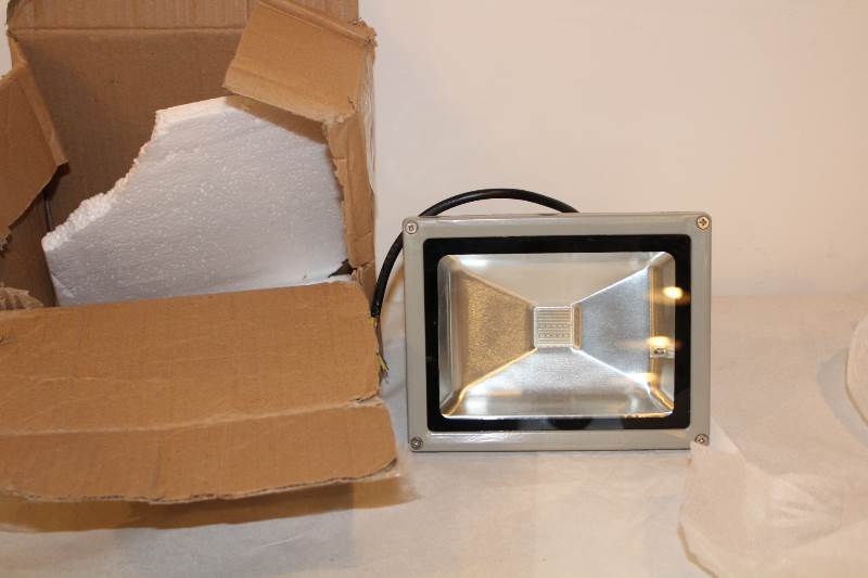 lot 4009 image: Led 20 Wats Flood Light