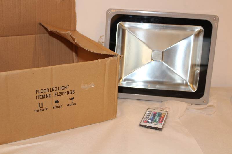 lot 4010 image: Led 50 Wats Flood Light With Remote control
