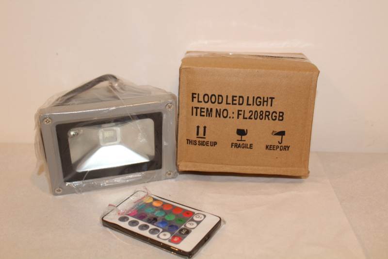 lot 4011 image: Led 10 Wats Flood Light With Remote control