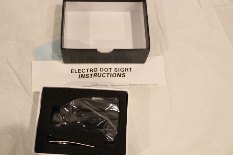 lot 4014 image: Red Dot Scope