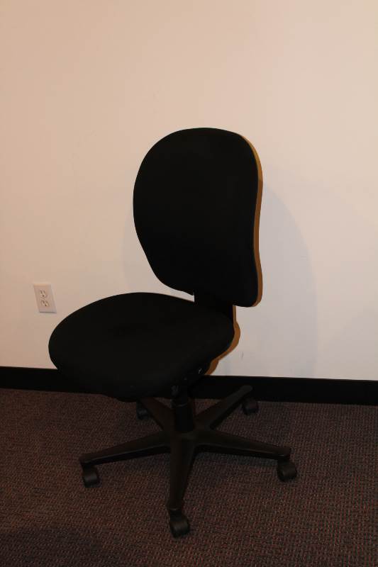 lot 4015 image: Herman Miller Office Chair