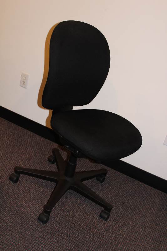 lot 4016 image: Herman Miller Office Chair