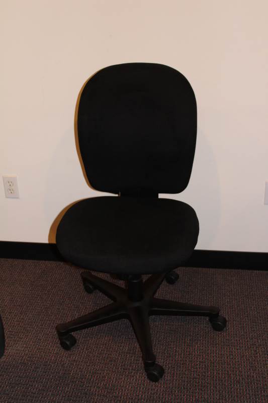 lot 4017 image: Herman Miller Office Chair