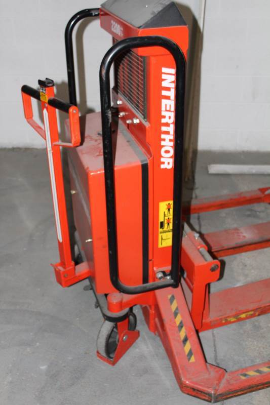 lot 4021 image: Interthor 2200lb Pallet lift
